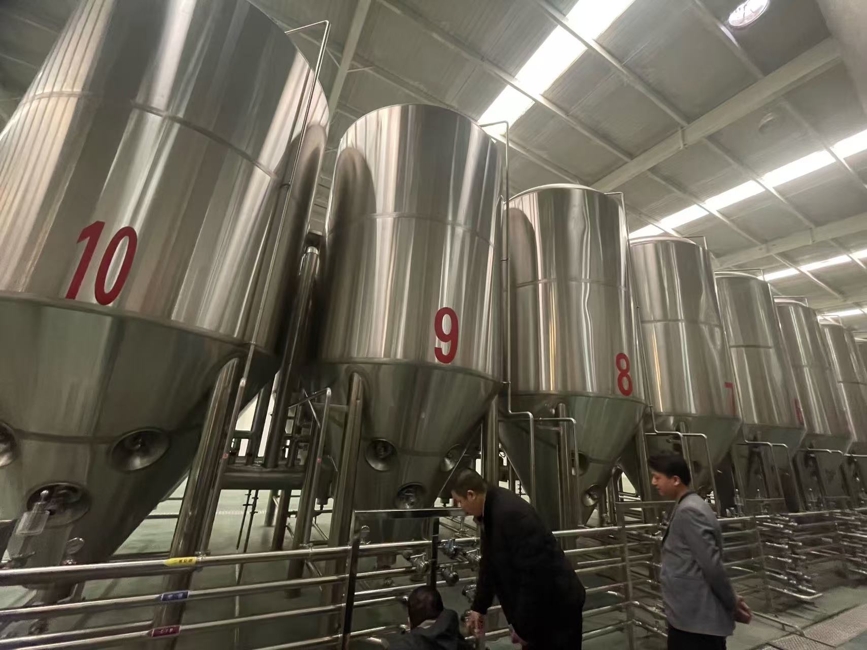 天水精酿啤酒设备厂—平面布置、设备设计、制造、调试、培训等一条龙服务